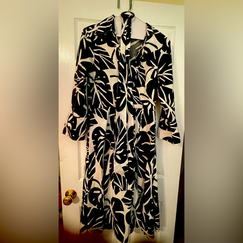 Beautiful Black & White Long Sleeve Dress!